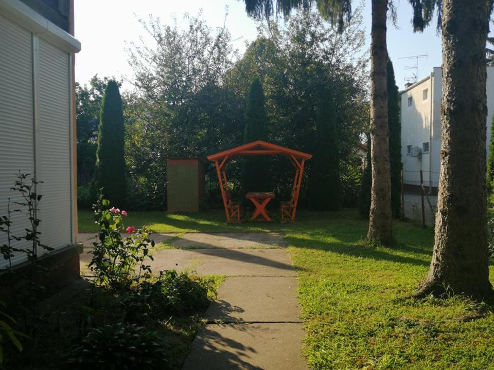 Krisztina Apartman 81 ハイデゥソボスロー エクステリア 写真