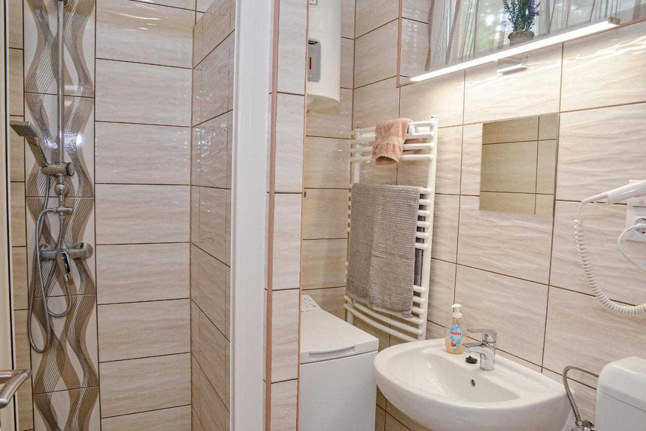 Krisztina Apartman 81 ハイデゥソボスロー エクステリア 写真