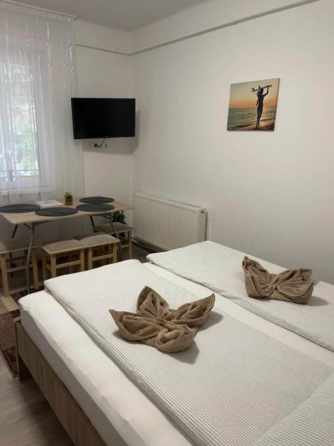 Krisztina Apartman 81 ハイデゥソボスロー エクステリア 写真